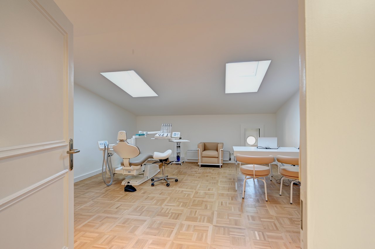 Behandlungsraum der Praxis MAX 36 in München